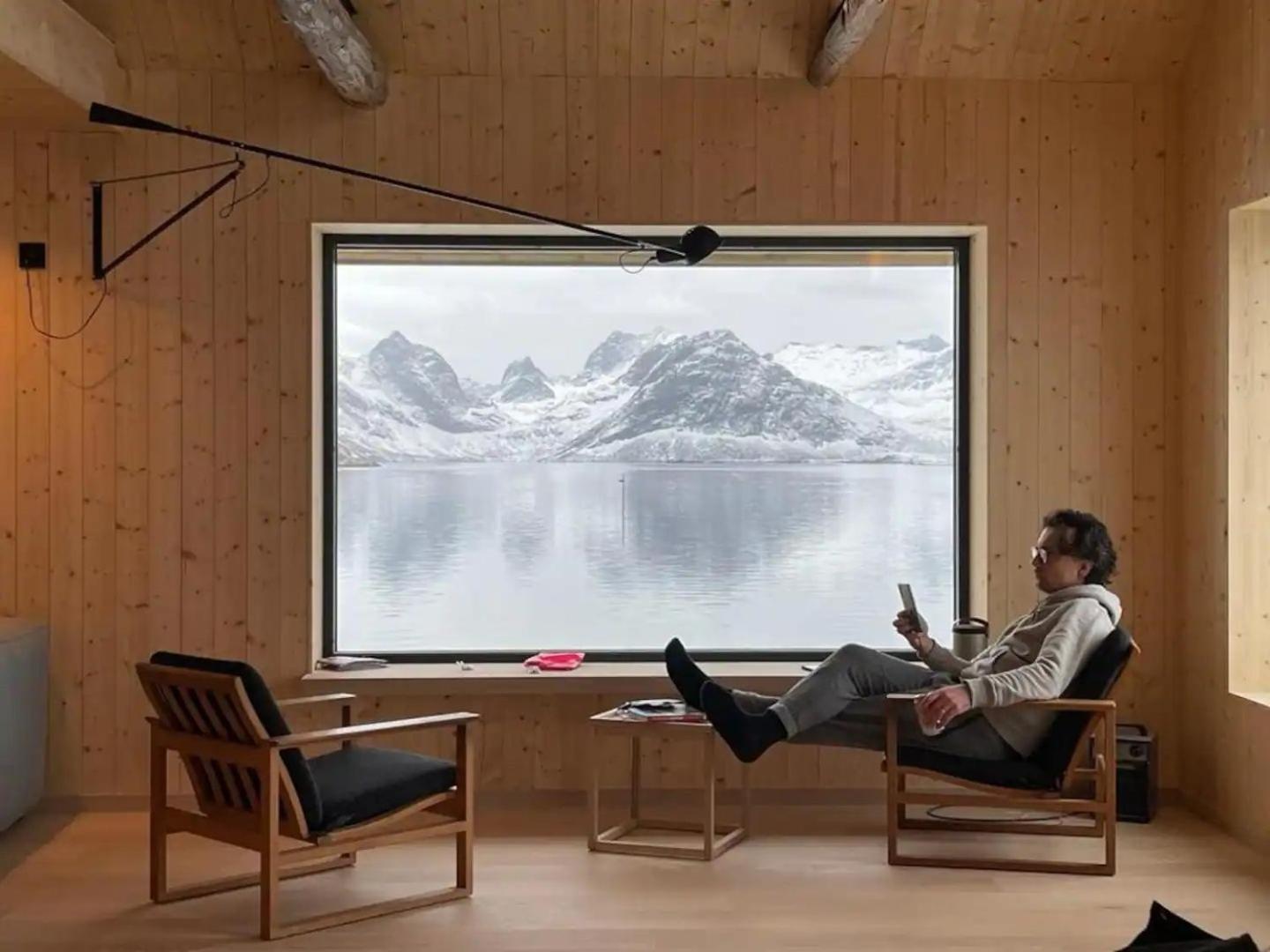 Minkfarmen, Spacious Seaside Cabin With Scenic View Ramberg Exterior photo